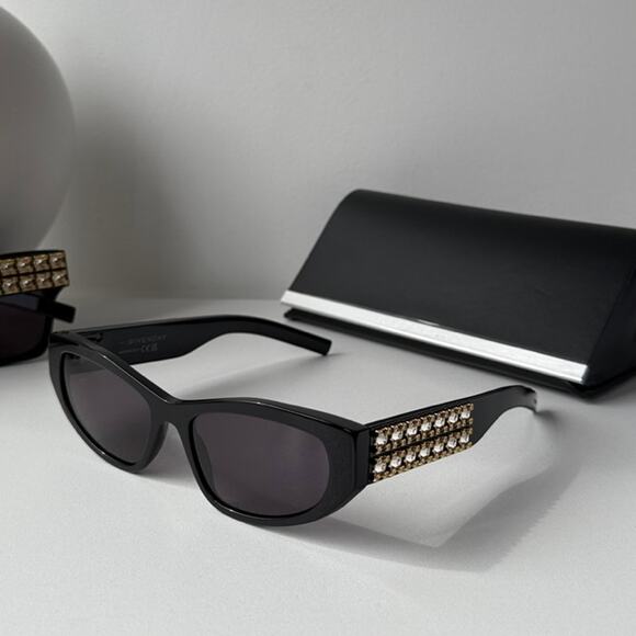 NEW Givenchy GV40078U Cat Eye Black Crystal Sunglasses $700 - Picture 1 of 6
